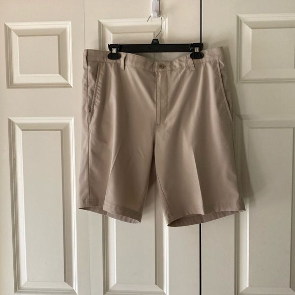 Izod Golf men’s shorts tan 36 waist summer lightweight - Picture 1 of 8